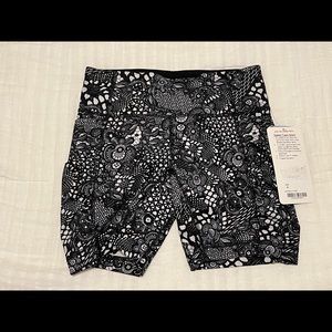 NWT Lululemon Speed Track Short Sz 4